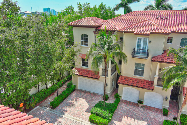 27 Marina Gardens Dr in West Palm Beach, FL - Building Photo - Building Photo