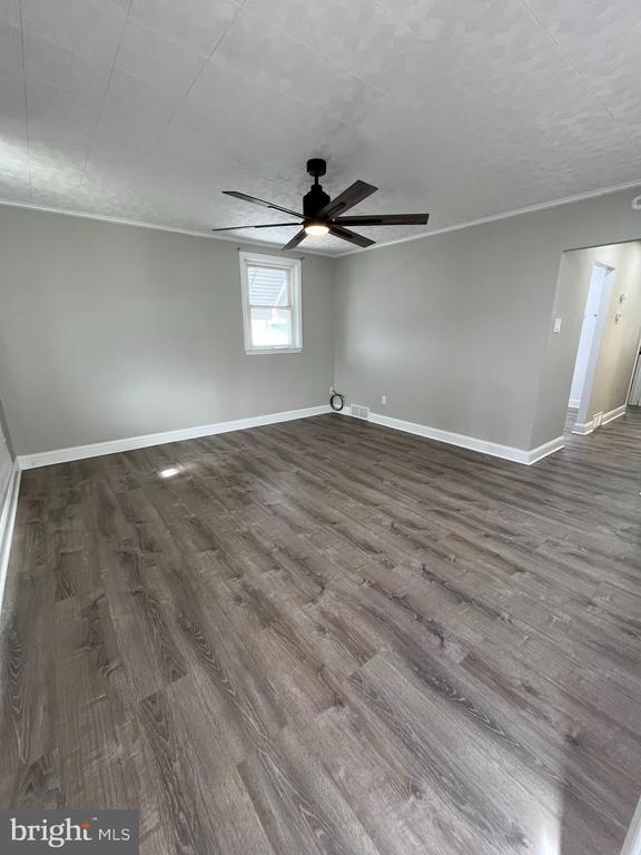 1113 E Hunting Park Ave in Philadelphia, PA - Building Photo - Building Photo