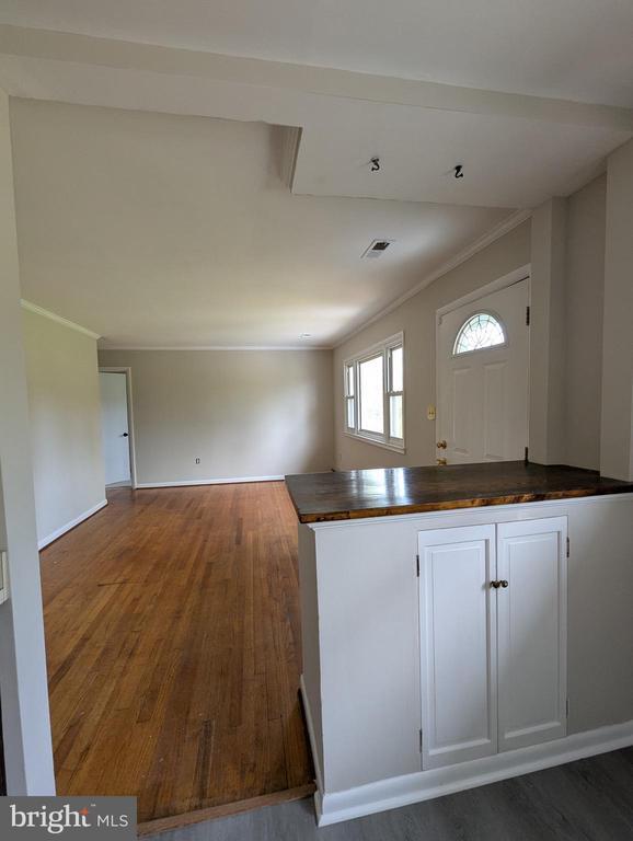 8608 Linton Hall Rd in Bristow, VA - Foto de edificio - Building Photo