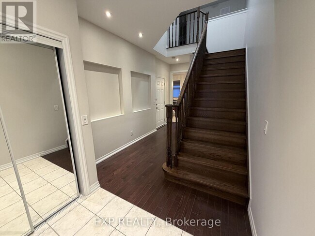 30 Whitmer St in Milton, ON - Building Photo - Building Photo