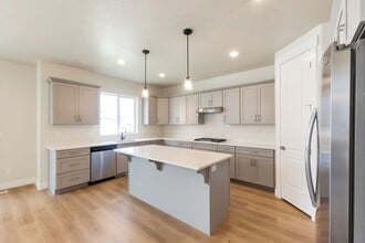 49 E Craner Peak Dr in Eagle Mountain, UT - Building Photo - Building Photo