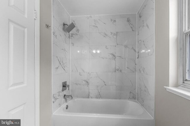 614 Gibson Rd in Baltimore, MD - Foto de edificio - Building Photo