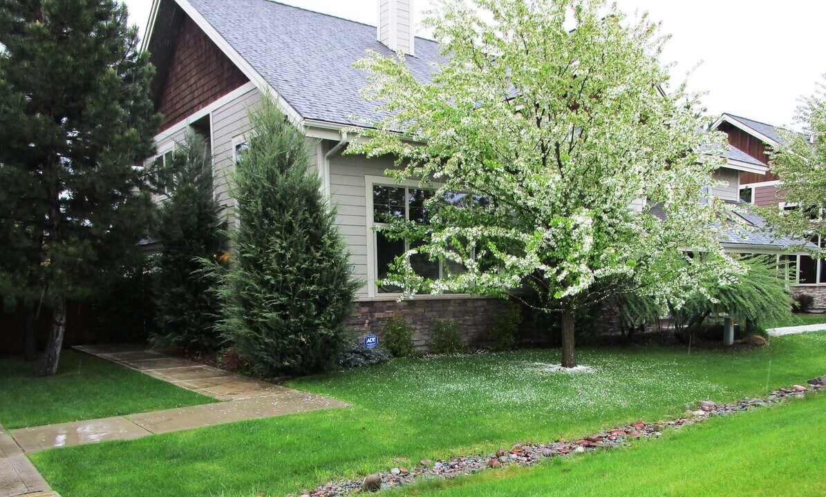 5017 River Lakes Pkwy in Whitefish, MT - Building Photo