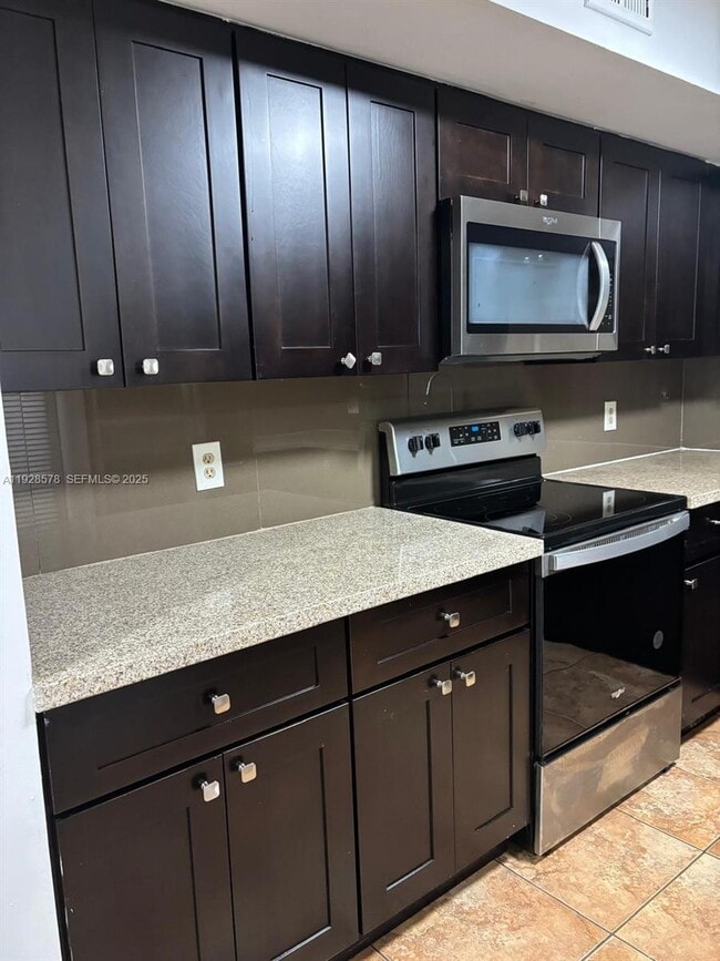 2000 NW 119th St in Miami, FL - Building Photo - Building Photo