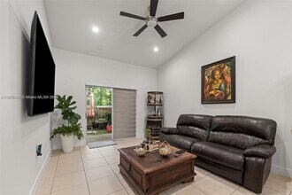 3220 NE 11th Dr in Homestead, FL - Foto de edificio - Building Photo