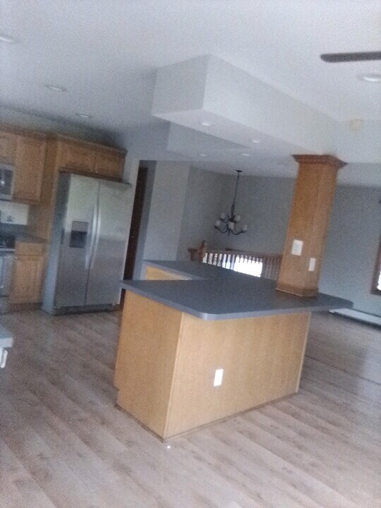 8 Sunburst Dr in Rocky Point, NY - Building Photo