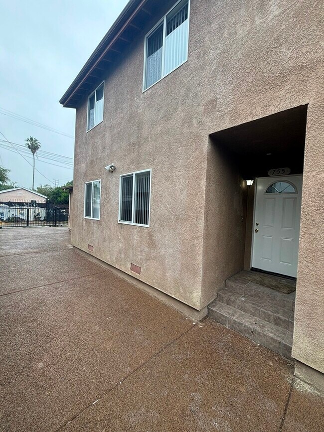 755 E 76th St in Los Angeles, CA - Foto de edificio - Building Photo