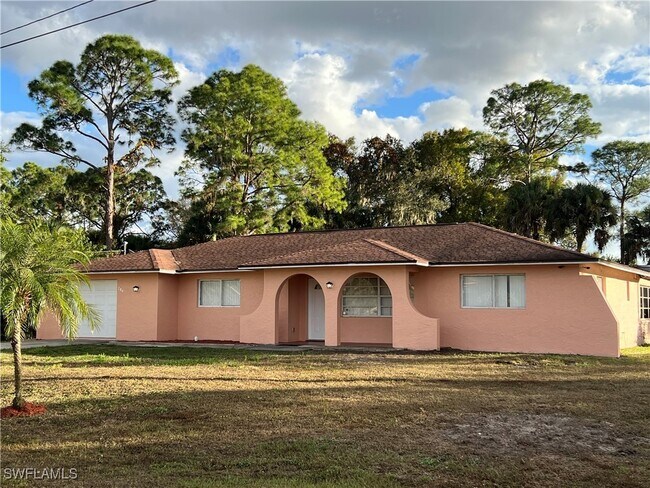 property at 204 E 7th St