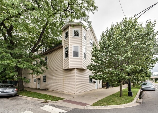 property at 1825 N Kedzie Ave