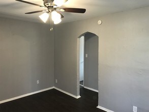 1018 Lewis Ave in Des Moines, IA - Building Photo - Building Photo