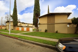 4705 E McKinley Ave in Fresno, CA - Foto de edificio - Building Photo