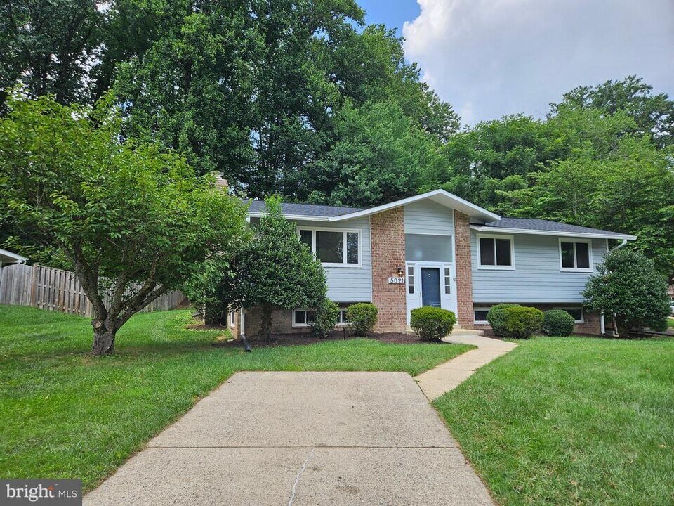 5021 Swinton Dr in Fairfax, VA - Building Photo