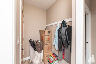 7025 N Sheridan Rd, Unit 1E in Chicago, IL - Building Photo - Building Photo