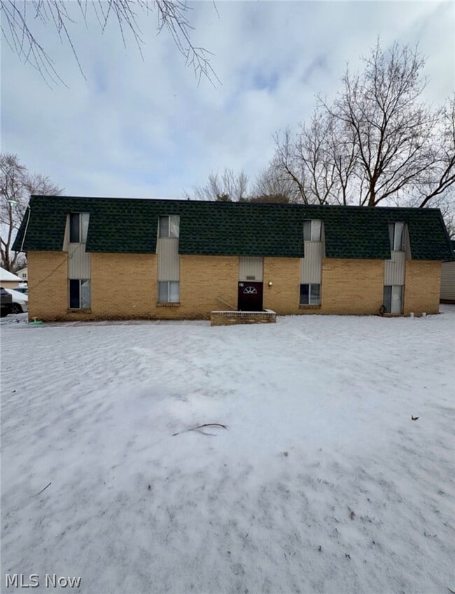 property at 27 Wayne St SE