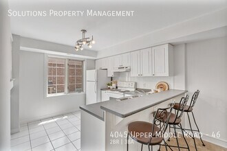 4045 Upper Middle Rd in Burlington, ON - Building Photo - Building Photo