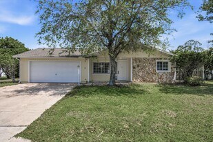 38 E Diamond Dr in Palm Coast, FL - Building Photo