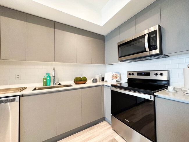 670 NE 1st Pl, Unit B3 in Hialeah, FL - Building Photo - Building Photo