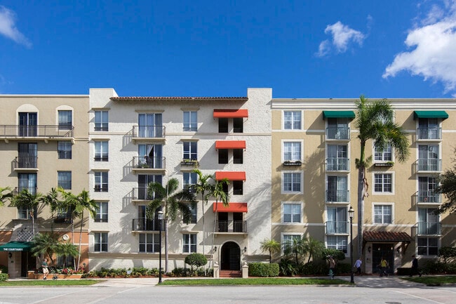 property at 720 S Sapodilla Ave