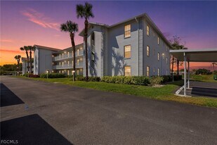 9580 Victoria Ln in Naples, FL - Building Photo