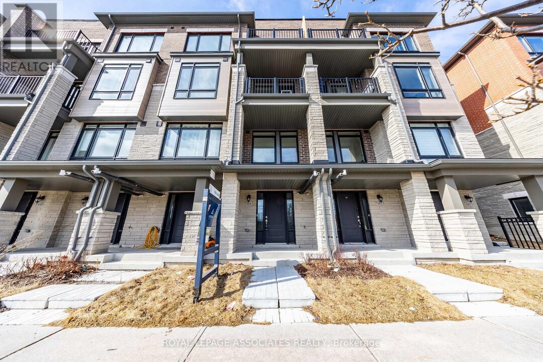 484 Salem Rd S in Ajax, ON - Building Photo
