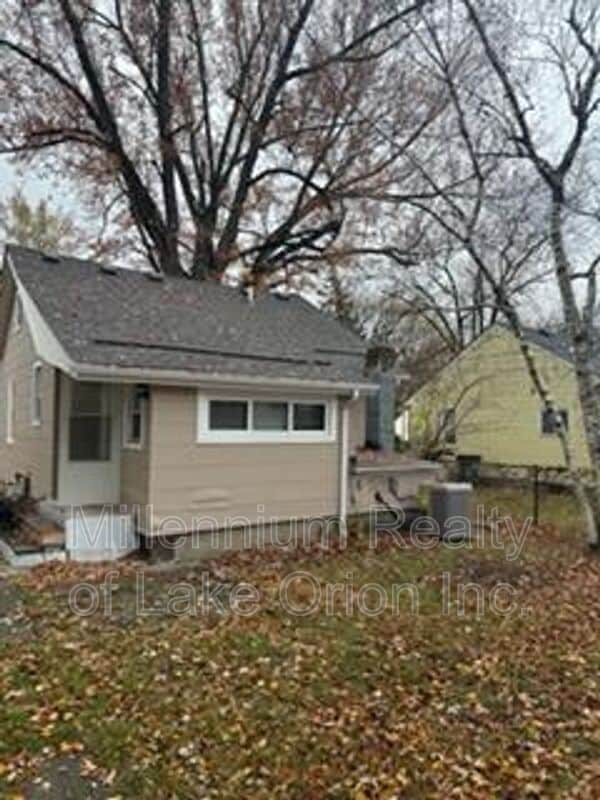 154 W Madge Ave in Hazel Park, MI - Building Photo - Building Photo