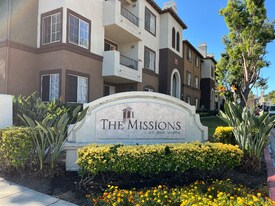 8228 Station Village Ln in San Diego, CA - Building Photo