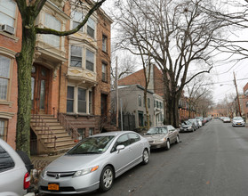 136 Chestnut St in Albany, NY - Foto de edificio - Building Photo