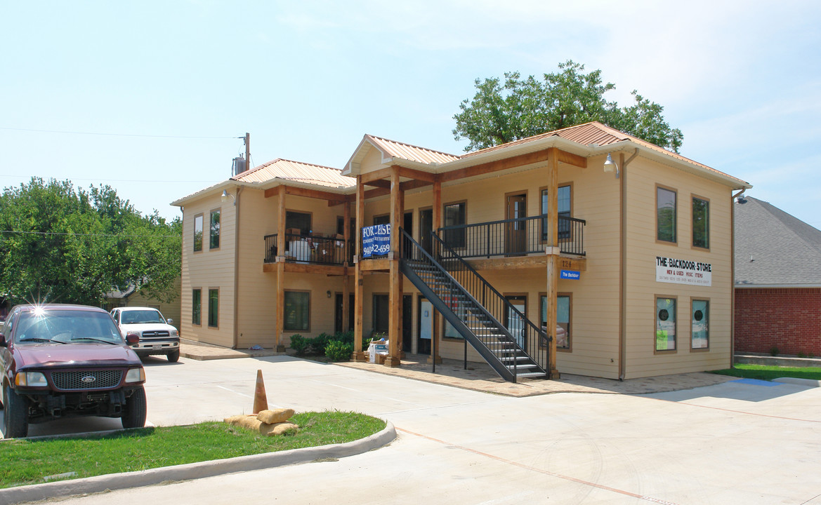 124 N 2nd St in Krum, TX - Building Photo