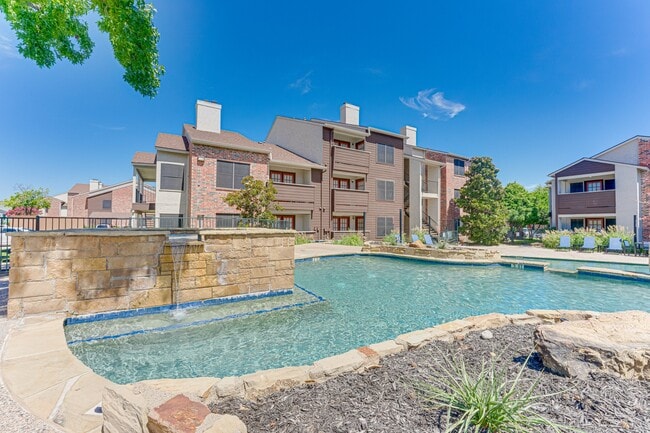 Timberglen Apartments in Dallas, TX - Foto de edificio - Building Photo