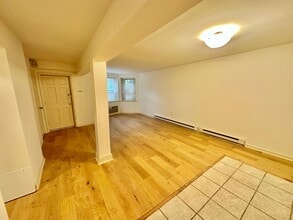 326 North Carolina Ave SE in Washington, DC - Building Photo - Building Photo