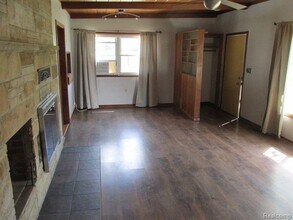 40 Regents Blvd in Troy, MI - Building Photo - Building Photo