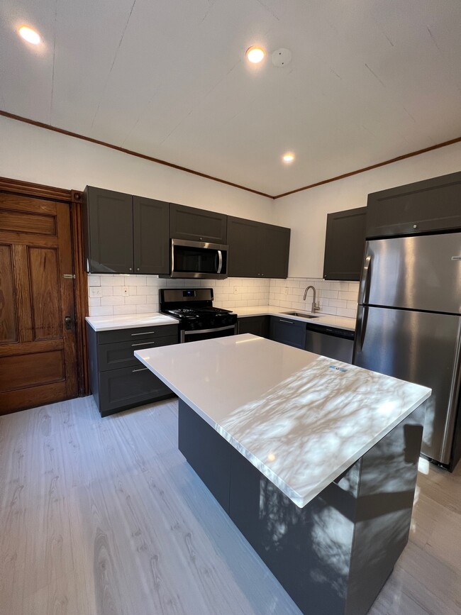 74 Heath St, Unit 1 in Somerville, MA - Building Photo - Building Photo