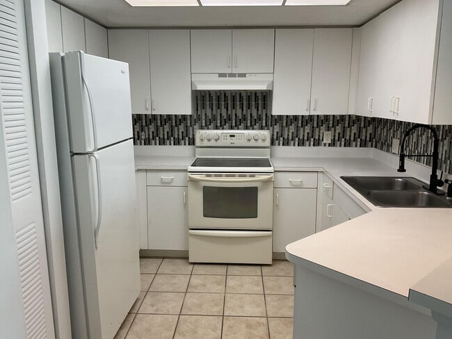 property at 4175 N Haverhill Rd