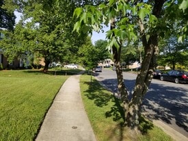 6106 Hellen Lee Dr in Clinton, MD - Building Photo