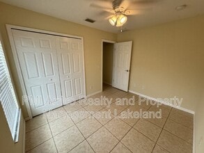 972 Lake Lure Loop E in Lakeland, FL - Foto de edificio - Building Photo