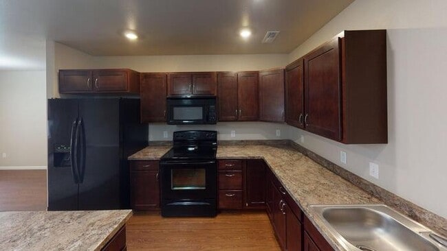 4011 29th St SE in Mandan, ND - Building Photo - Building Photo