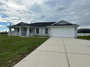 1401 N Gator Cir in Cape Coral, FL - Building Photo - Building Photo