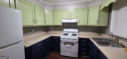 449 Charter Oak Dr SW in Atlanta, GA - Building Photo - Building Photo