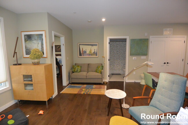 45 Burnett St in Boston, MA - Building Photo - Building Photo