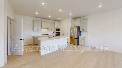 7 S Moonlit Rd in Mapleton, UT - Building Photo - Building Photo