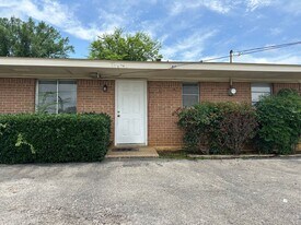 210 Memory Ln in Whitehouse, TX - Building Photo