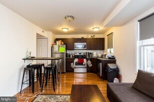 1429 Poplar St in Philadelphia, PA - Building Photo