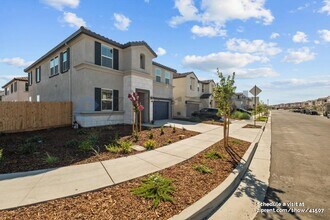 324 Monastery Dr in Lathrop, CA - Building Photo - Building Photo