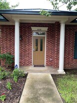 4501 Cartwright Rd in Missouri City, TX - Building Photo