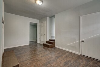 1237 NW 98th St in Oklahoma City, OK - Foto de edificio - Building Photo