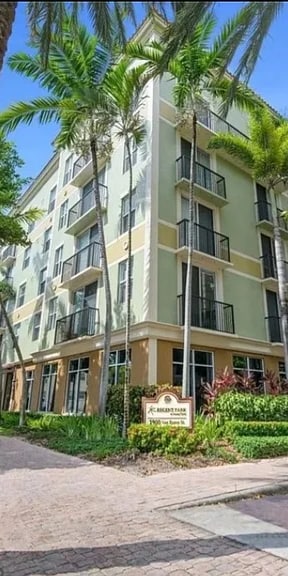 property at 1919 Van Buren St