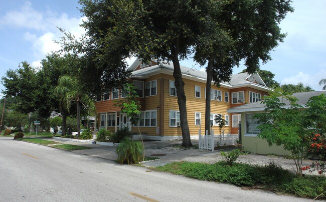 Sienna Apartments in St. Petersburg, FL - Foto de edificio - Building Photo