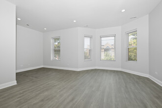 6605 S Kimbark Ave in Chicago, IL - Building Photo - Interior Photo