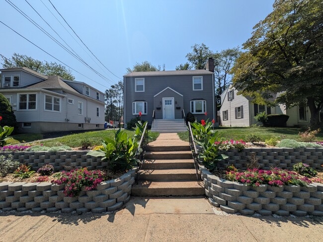 33 Englewood Ave, Unit 2