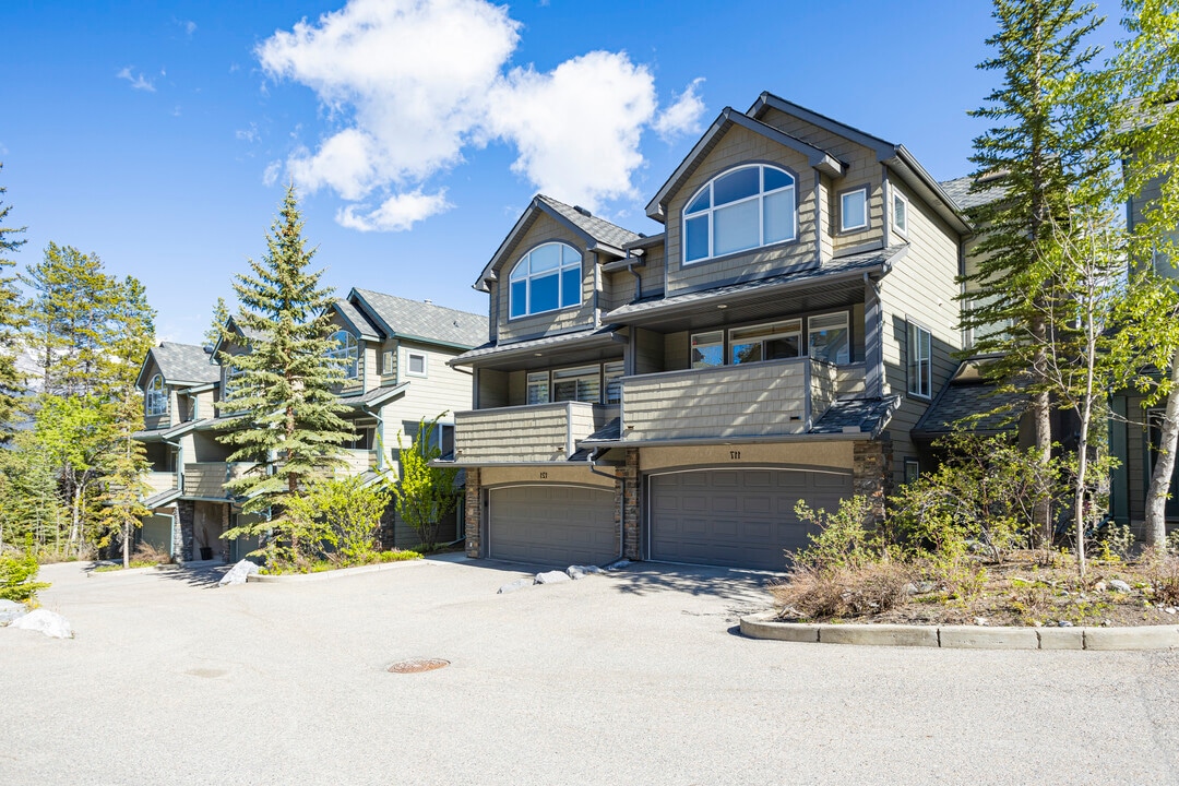 13 Aspen Glen Townhomes in Canmore, AB - Building Photo